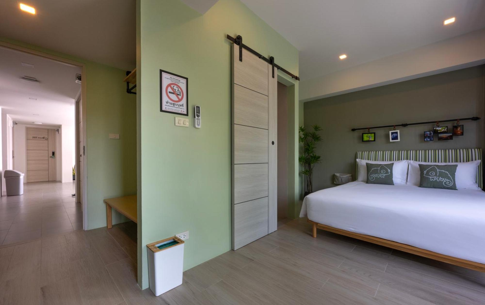 Chamemon Bed Phuket Town Hotel Buitenkant foto